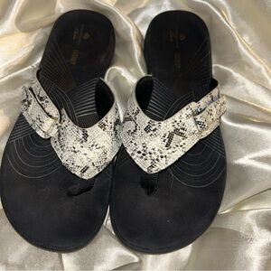 Cloudsteppers by Clarks Snakeskin Pattern Sandals